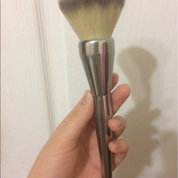 Beautiful Soft Powder Makeup Brushes 2 Pcs - Picture 3 of 4